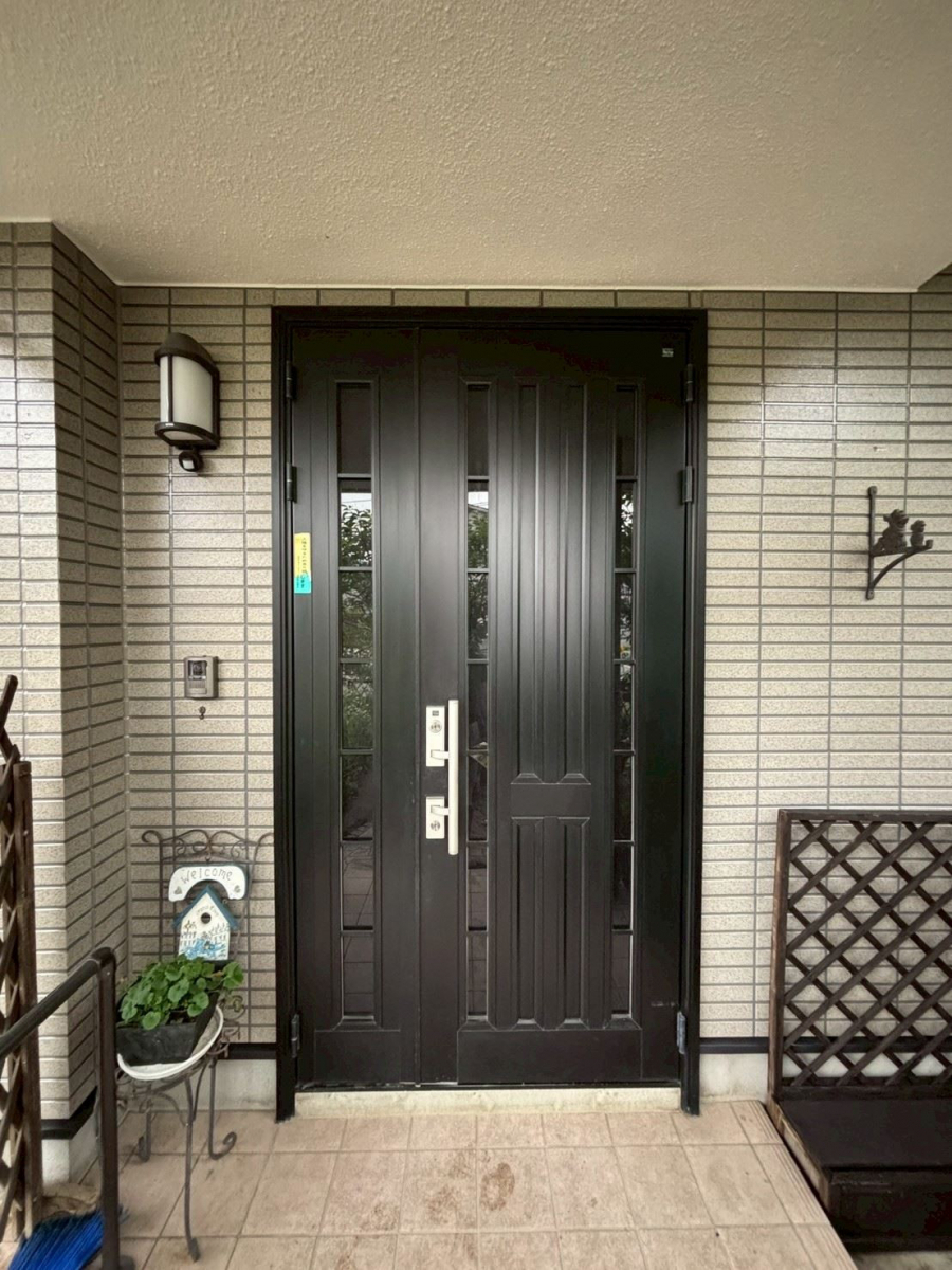 赤石建商の1日で住まいの顔がステキに変身。の施工前の写真1