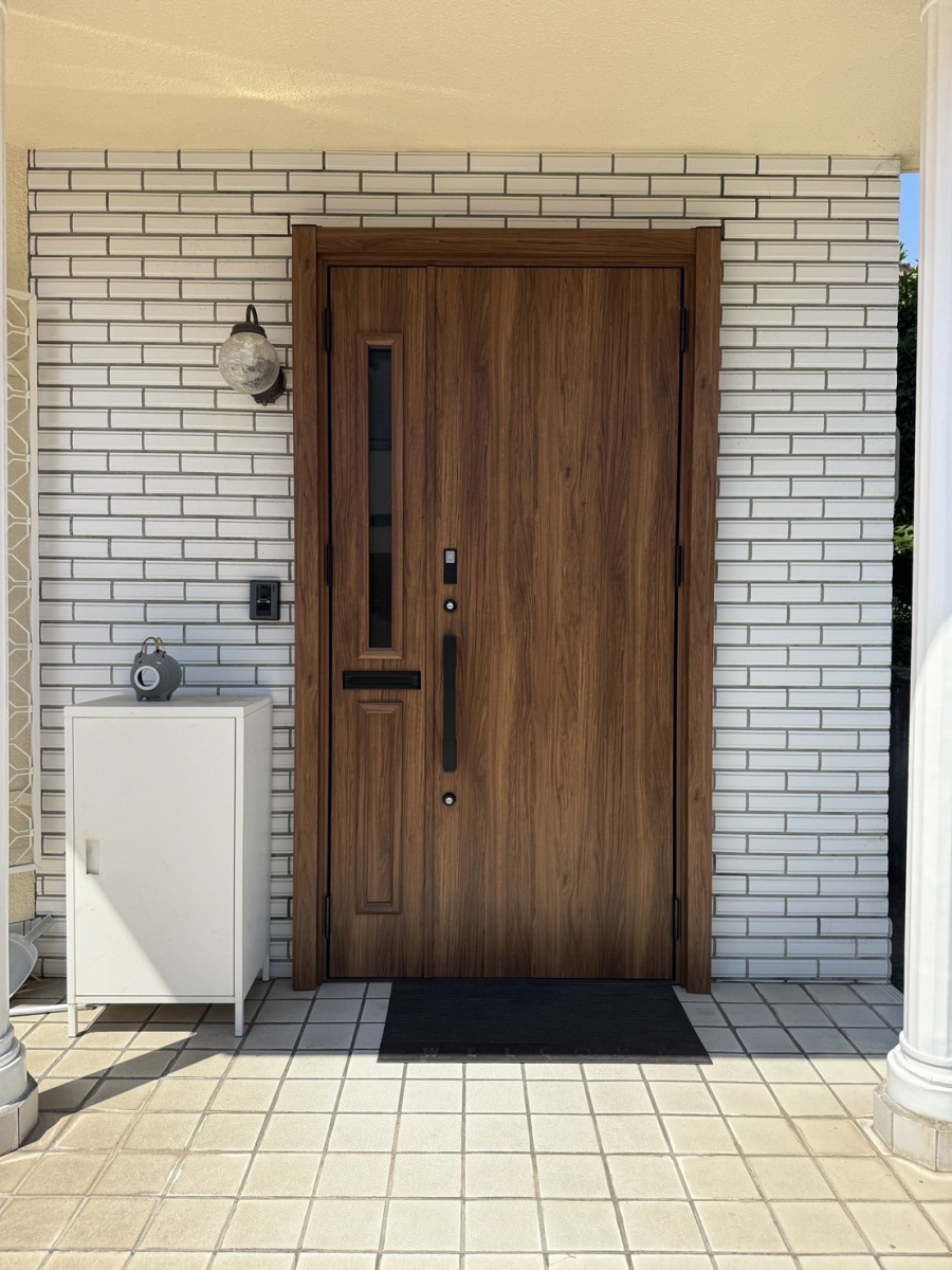 赤石建商のスマートキーで施開錠も簡単安心。玄関リフォームの施工後の写真1