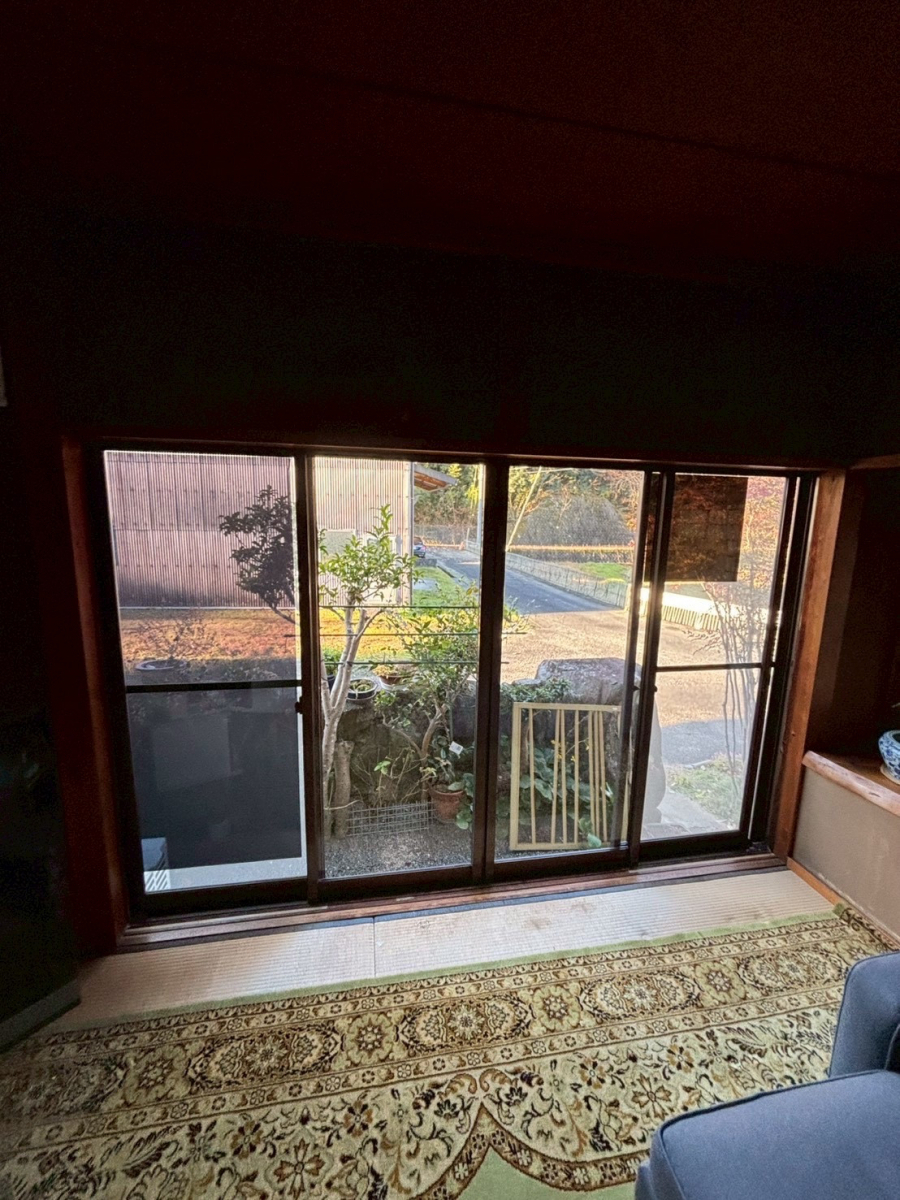 赤石建商の騒音対策に内窓が効果あり？！インプラス取付工事の施工前の写真1