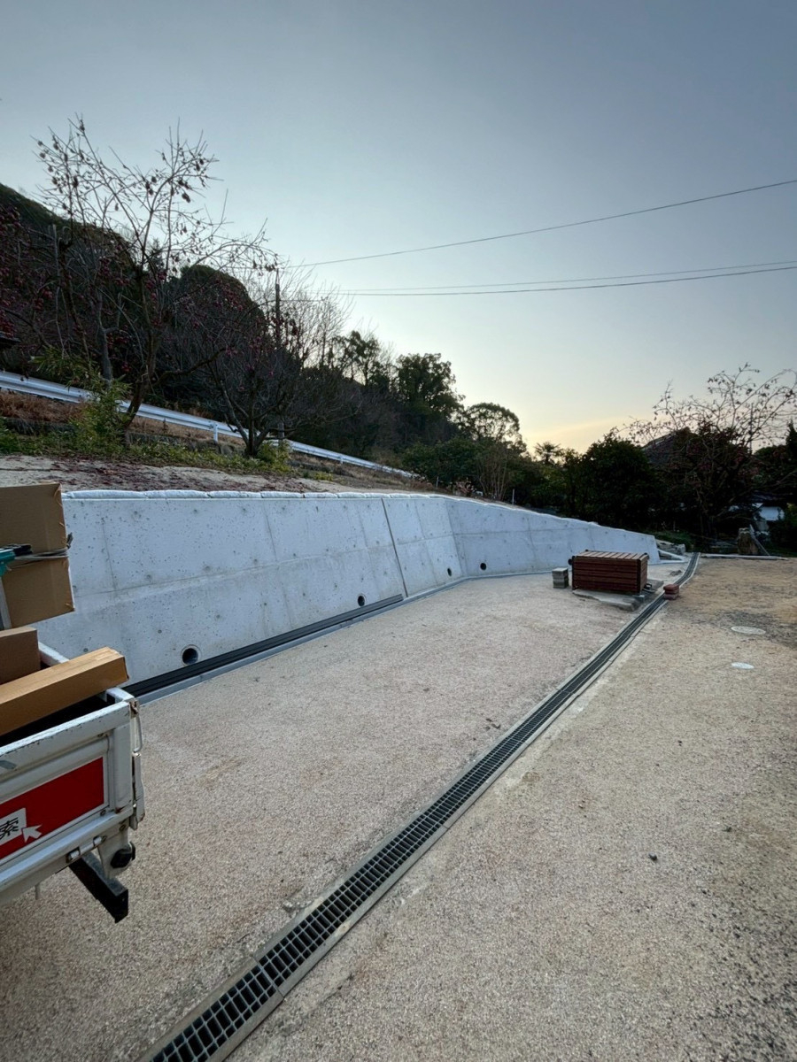 赤石建商の【三原市幸崎町】愛車を守る！カーポート設置工事の施工前の写真1