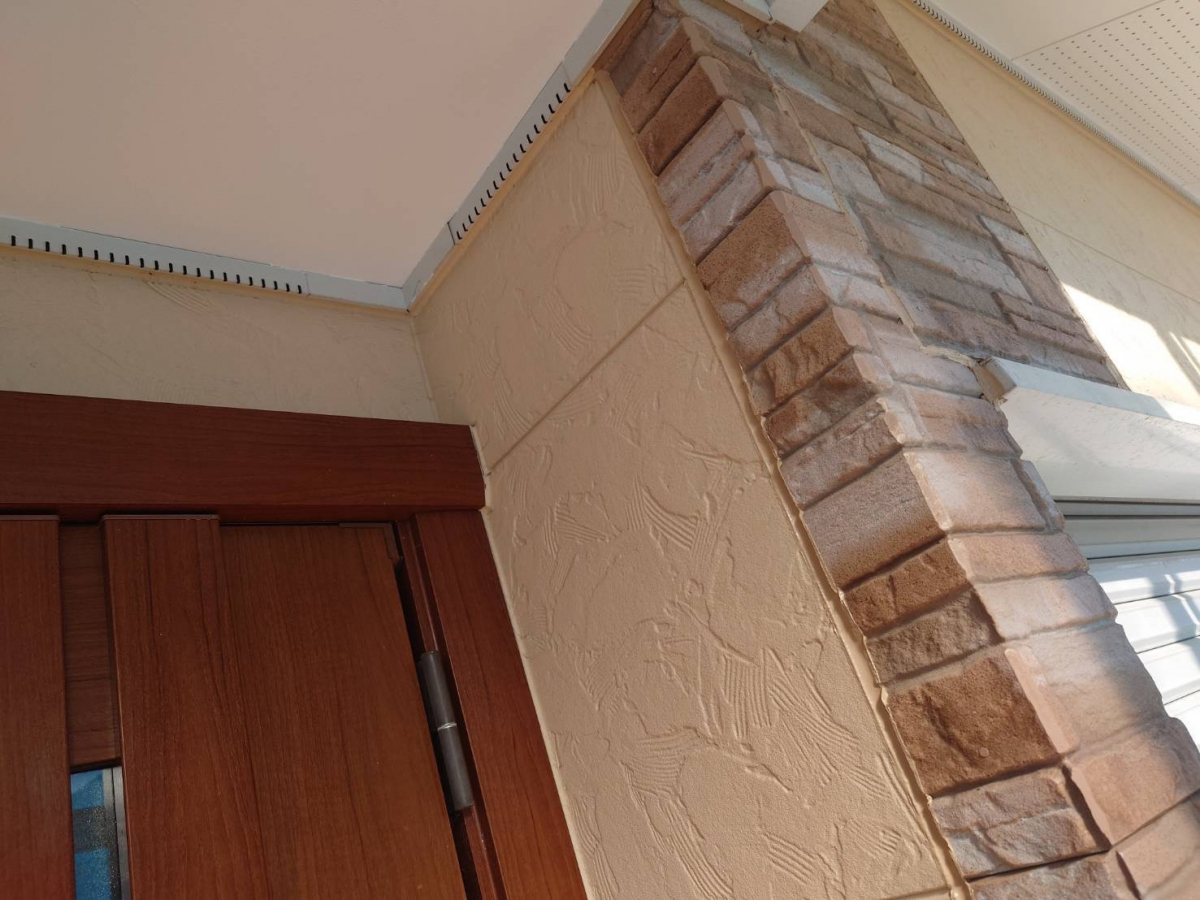 エンデバーの【玄関リフォーム】表情一新✨ やさしい色合いで迎える玄関への施工前の写真3