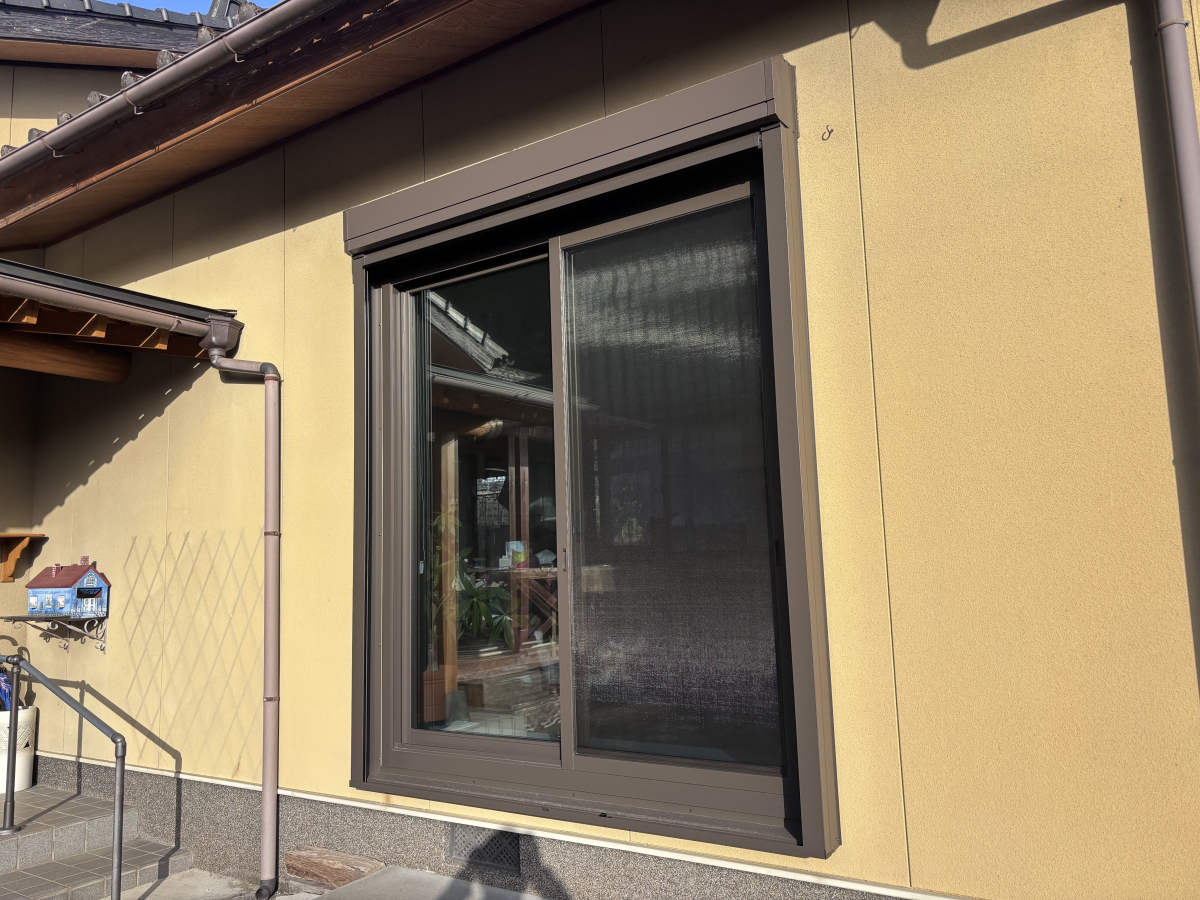 岩城屋建材の【窓リフォーム】カバー工法で快適な断熱窓に｜五ヶ瀬町｜LIXILリプラス｜熊本県｜岩城屋建材の施工後の写真3