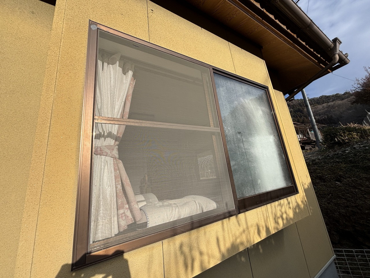 岩城屋建材の【窓リフォーム】カバー工法で快適な断熱窓に｜五ヶ瀬町｜LIXILリプラス｜熊本県｜岩城屋建材の施工前の写真2