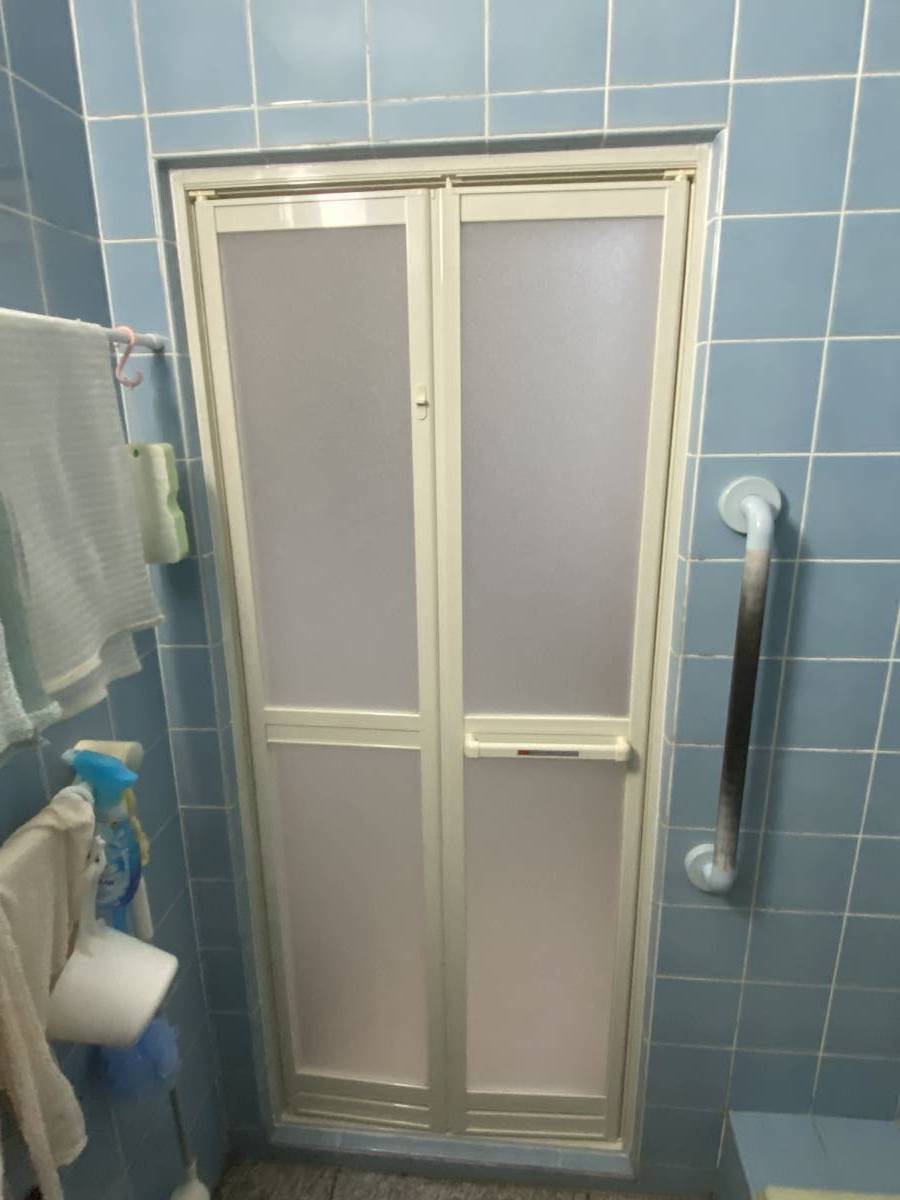 播州トーヨー住器 中播支店の浴室折れ戸工事の施工後の写真1