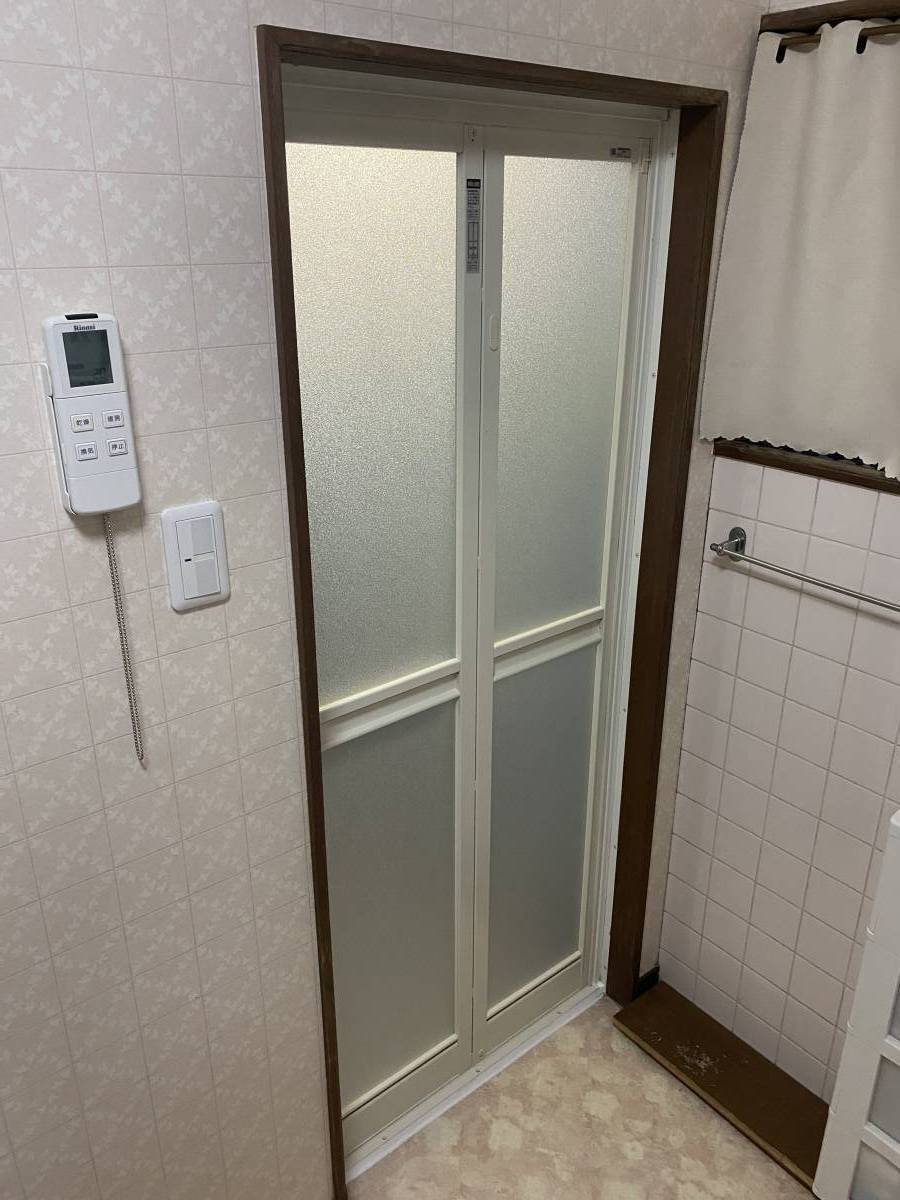 播州トーヨー住器 中播支店の浴室折れ戸工事の施工後の写真2