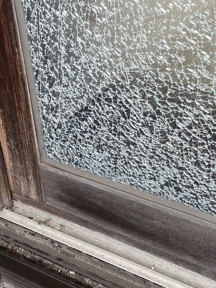 あおきリフォームのヨーロッパからの輸入窓、ガラス及び窓の改修工事。の施工前の写真1