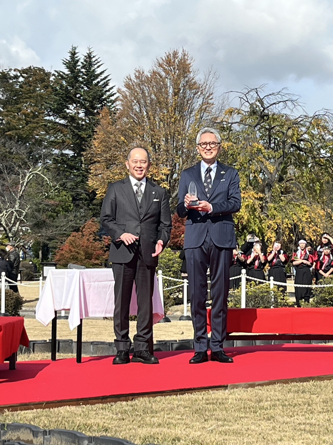松本城ピンバッチと孤独の俳優さん 長野板販 松本営業所のブログ 写真3