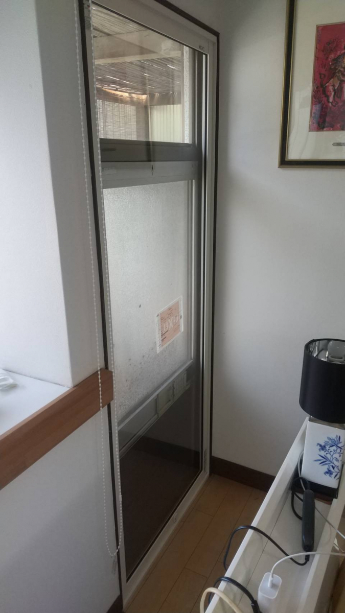 リフォームショップ なかみちの「使用していない勝手口をスッキリ解決!はめ殺し内窓で快適空間に✨」の施工後の写真1