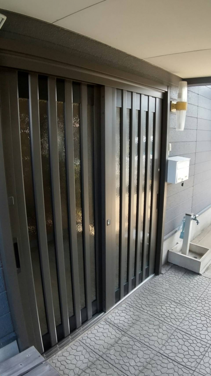 リフォームショップ なかみちの玄関引違戸 リシェント改修工事の施工後の写真1