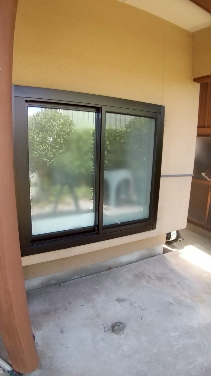 リフォームショップ なかみちの👀安心！外からの視線をカット✨目隠しセキュリティフィルター取付の施工前の写真1
