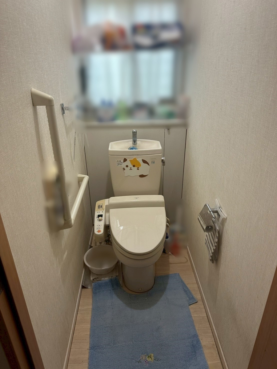 リフォームショップ なかみちの🚽✨ トイレ空間をまるごとリフレッシュ！アメージュ便器で快適リフォーム ✨🚽の施工前の写真1