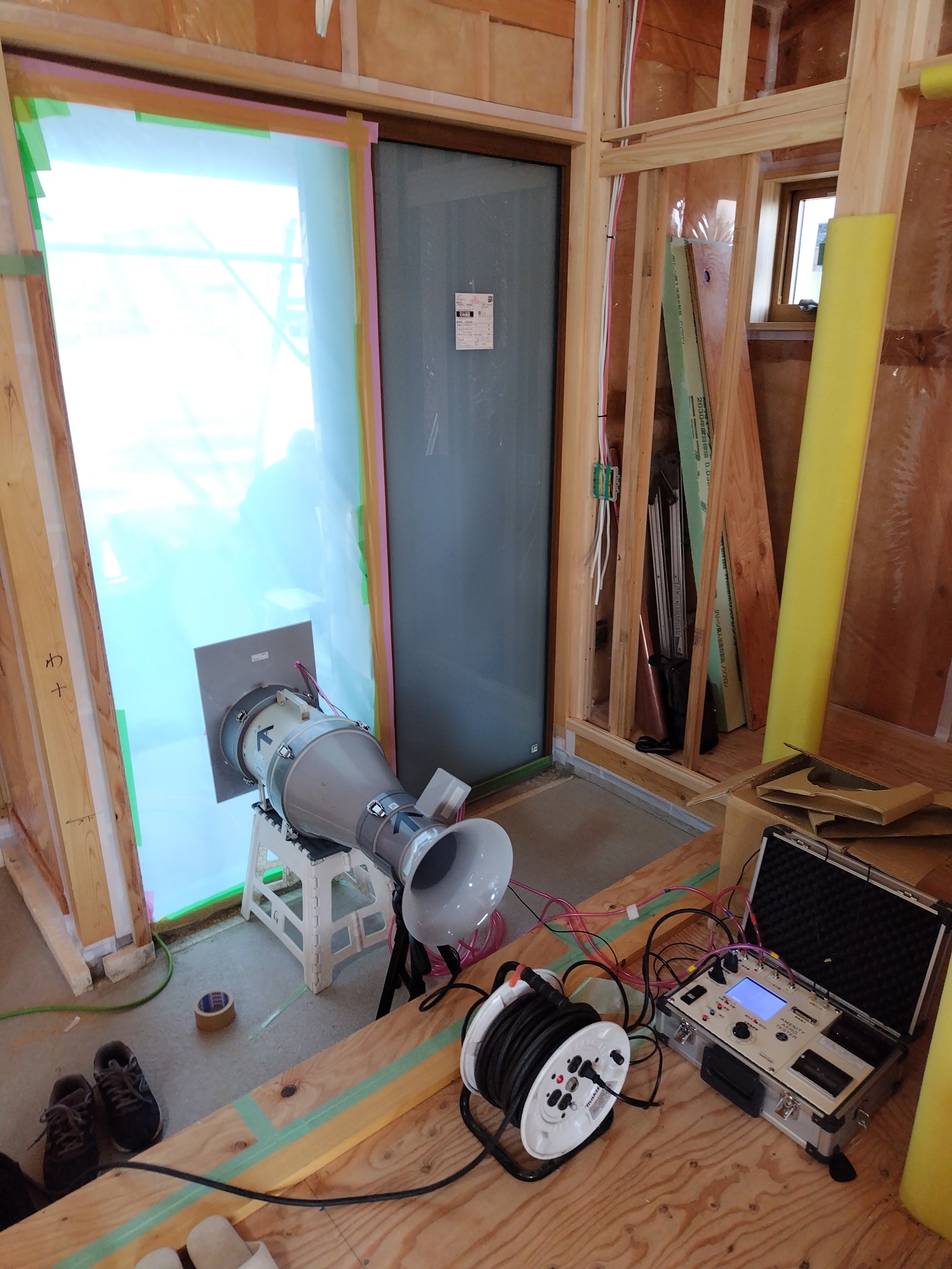 実践!気密測定! TAKAOZAIMOKUのブログ 写真1