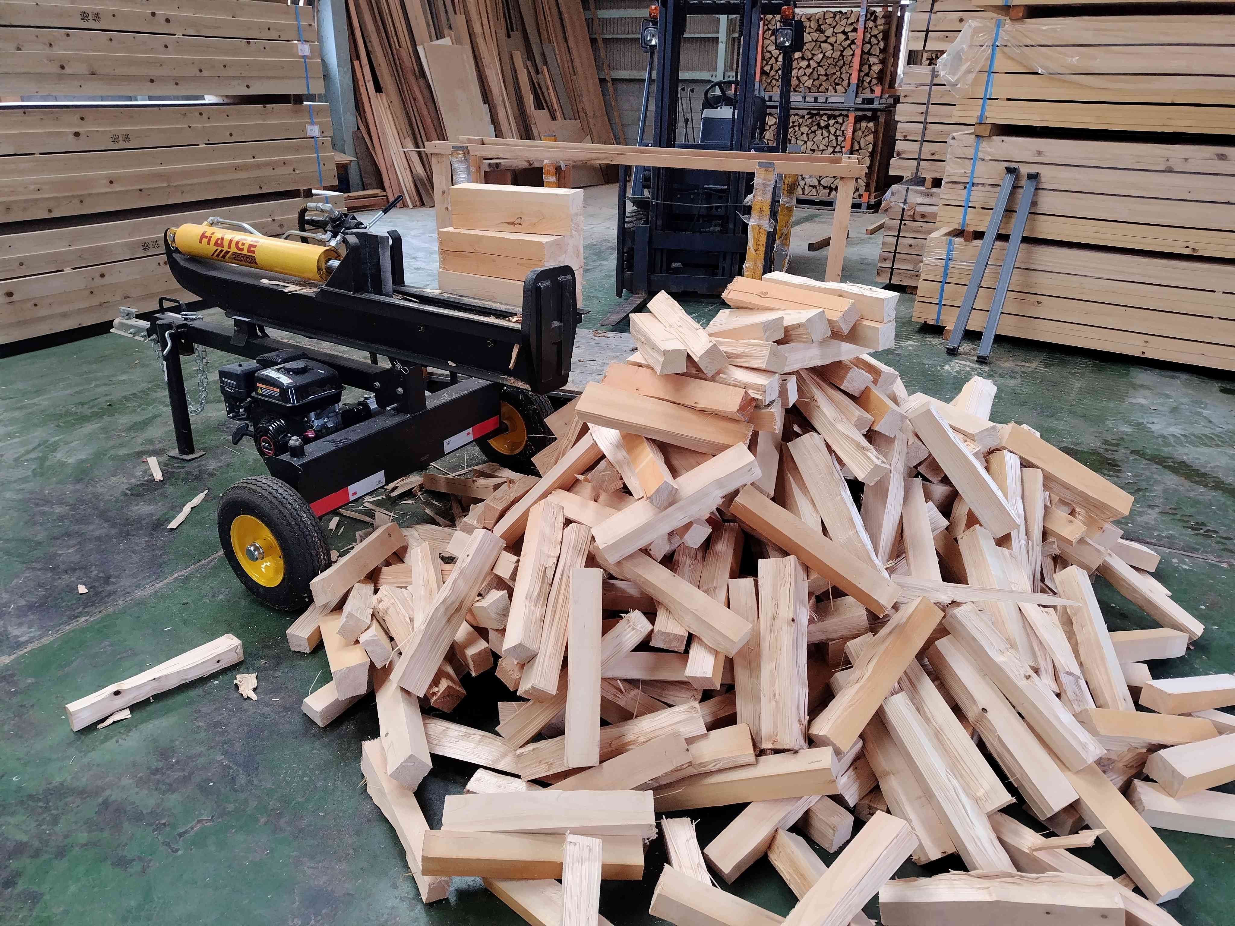 今年の薪割り TAKAOZAIMOKUのブログ 写真1