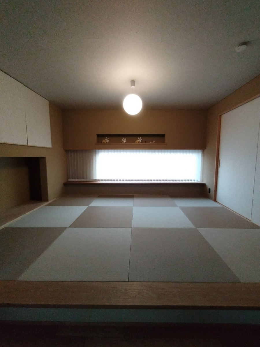 TAKAOZAIMOKUのスッキリ和室の窓の納め方の施工後の写真3