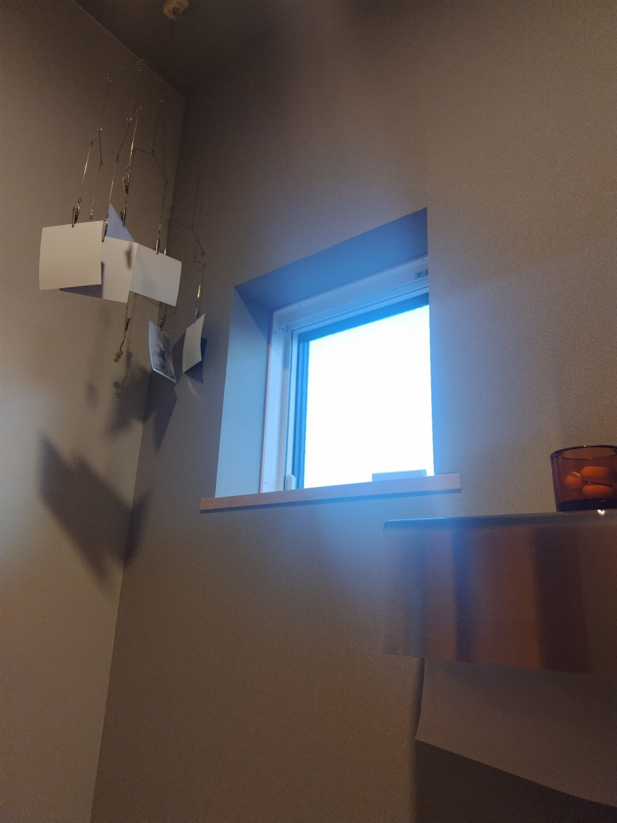 TAKAOZAIMOKUのトイレに横滑り出し窓を採用させてもらいました。の施工後の写真3