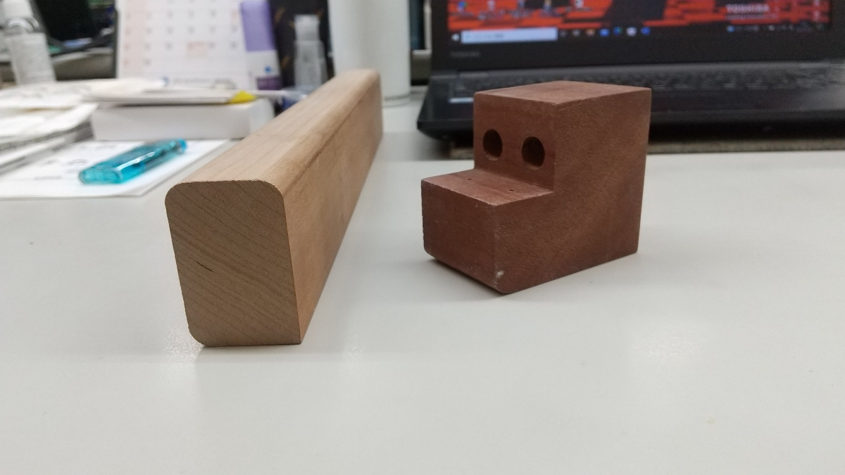 TAKAOZAIMOKUの階段FIX窓トリプルガラスの施工前の写真3