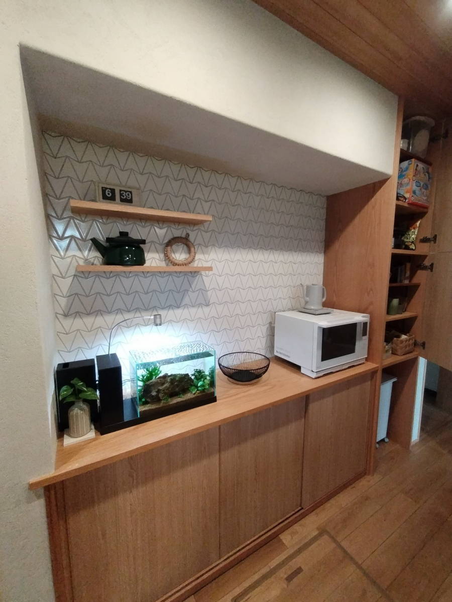 TAKAOZAIMOKUのキッチンカップボード&パントリーの施工後の写真1