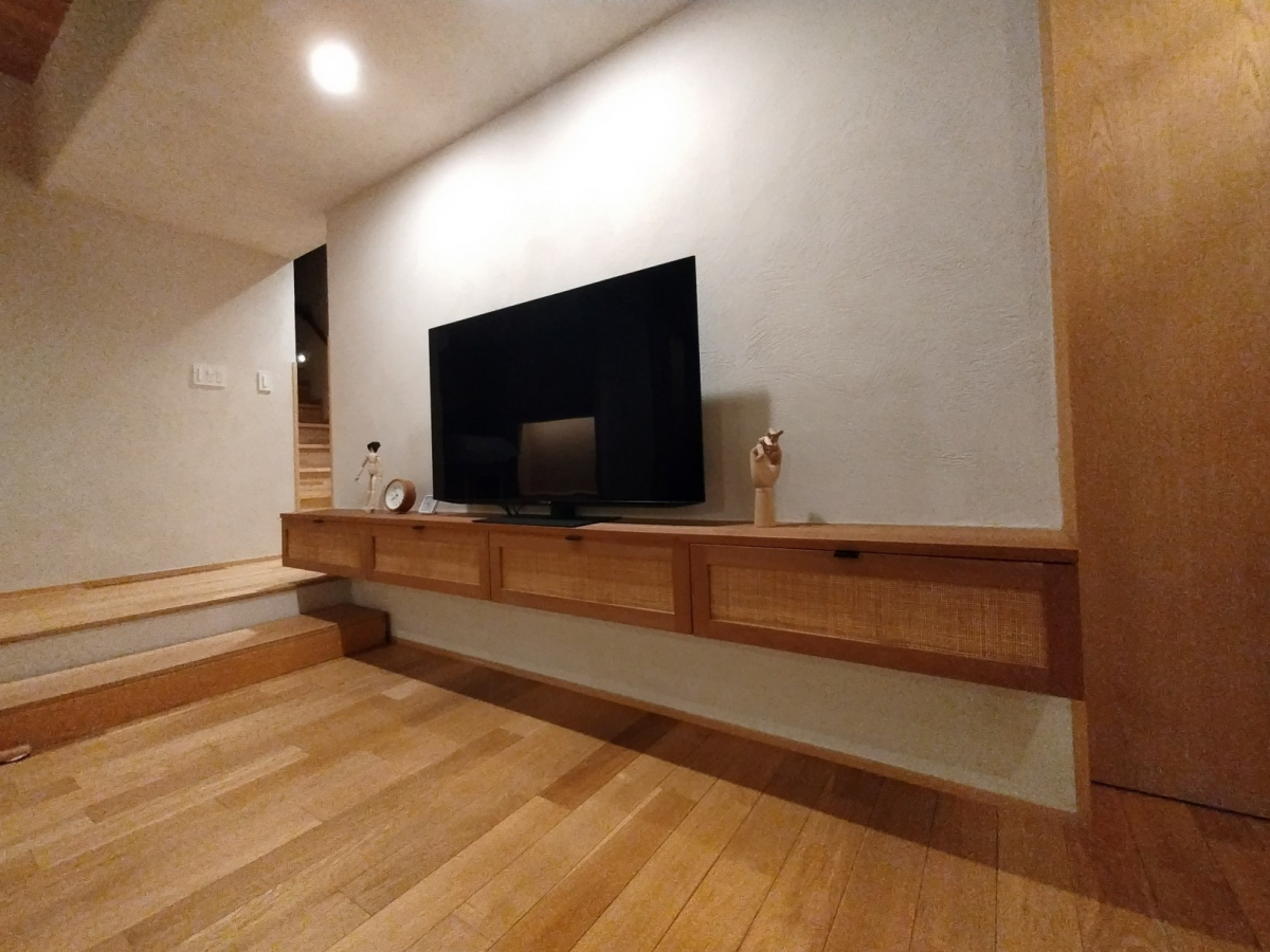 TAKAOZAIMOKUの造作テレビボードの施工前の写真3