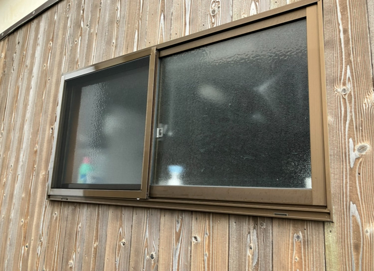 TAKAOZAIMOKUの塩害で朽ちた網戸を刷新 ― LIXILリフォーム網戸で快適な通風を再びのお客さまの声の写真2