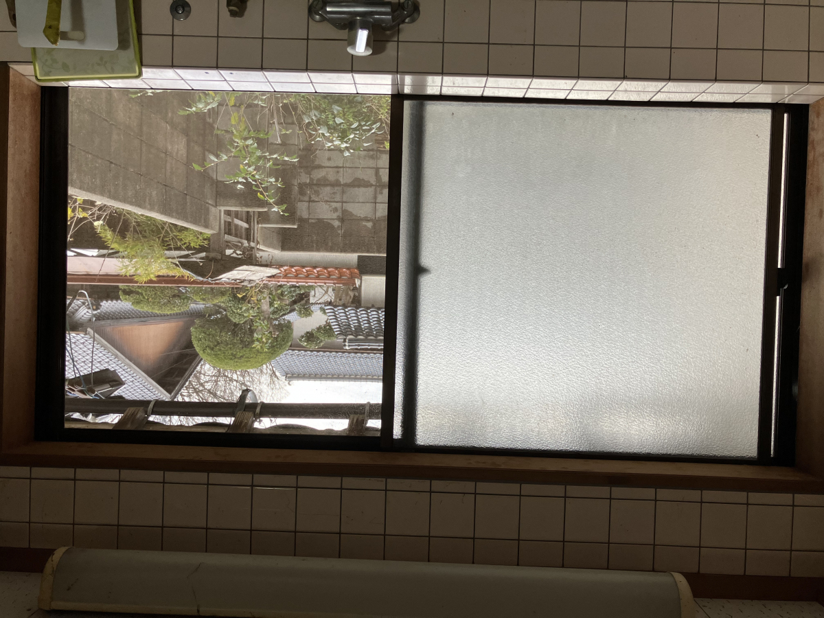 TAKAOZAIMOKUのLIXILインプラスで、結露の悩みから解放された住まいの施工前の写真1