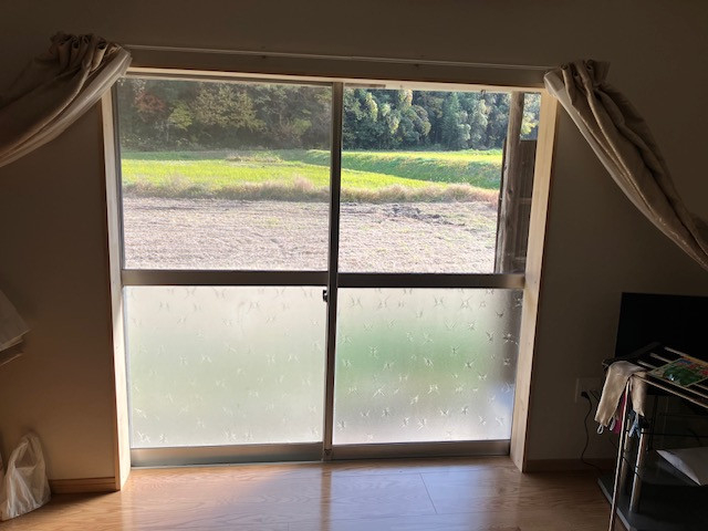 TAKAOZAIMOKUの寒さと結露を一気に解消！内窓「LIXIL インプラス」で快適な住まいへの施工前の写真1