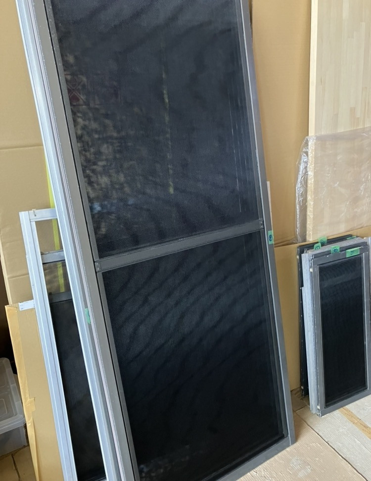 TAKAOZAIMOKUの重くて動かない網戸を改善！戸車交換でスムーズ開閉にのお客さまの声の写真1