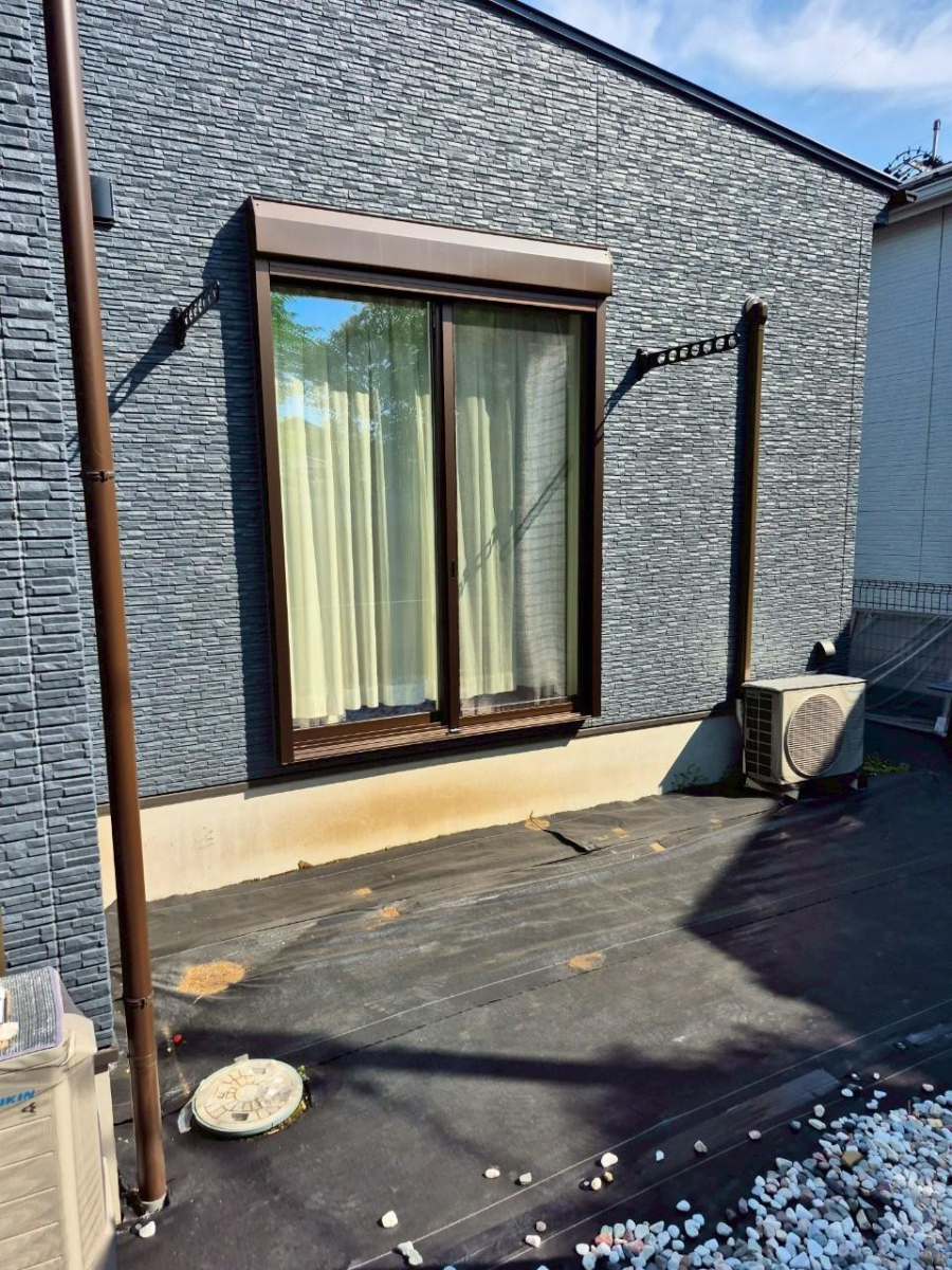 Riforma千葉店のテラス囲いで急な雨にも洗濯物が濡れません！　Riforma千葉店の施工前の写真1