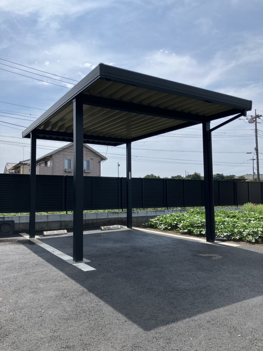 Riformaさいたま店の折板カーポート工事の施工後の写真1