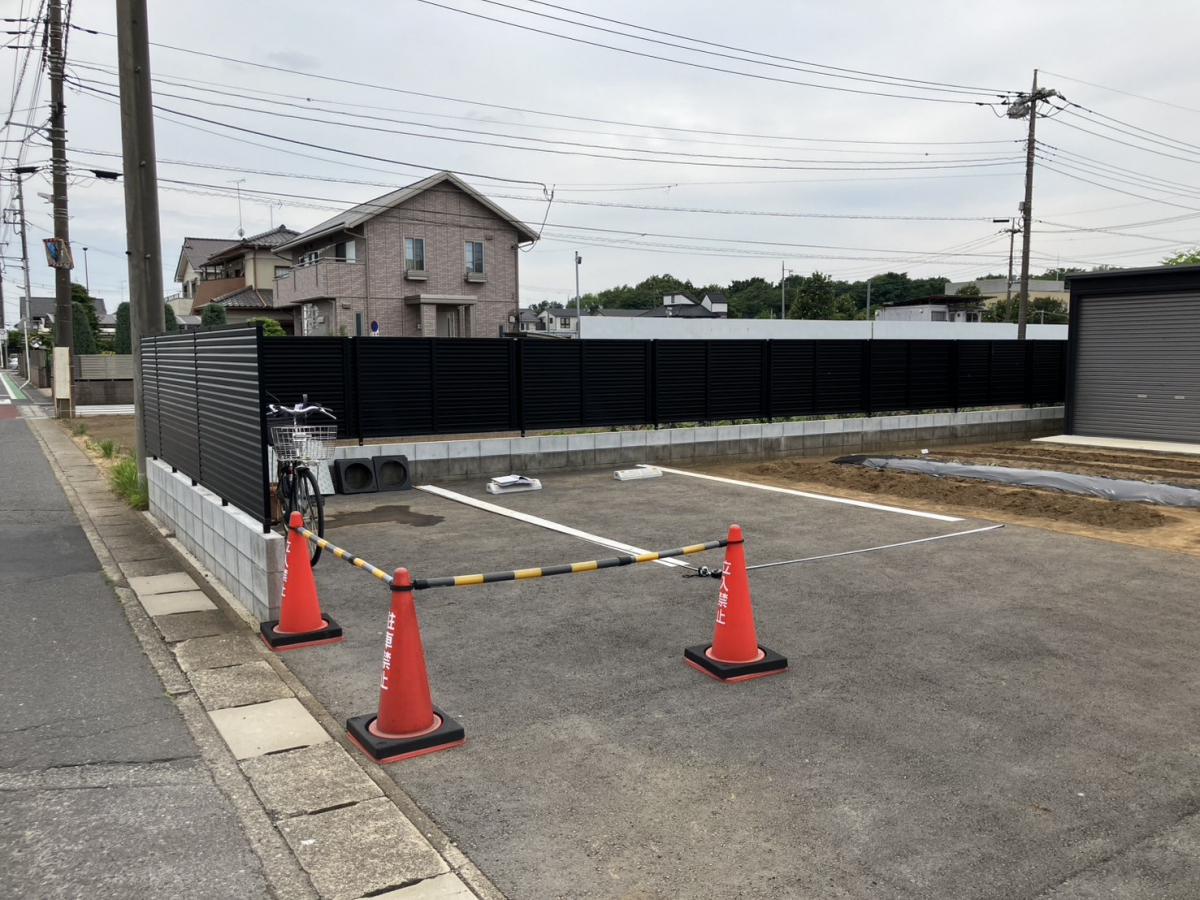 Riformaさいたま店の折板カーポート工事の施工前の写真1