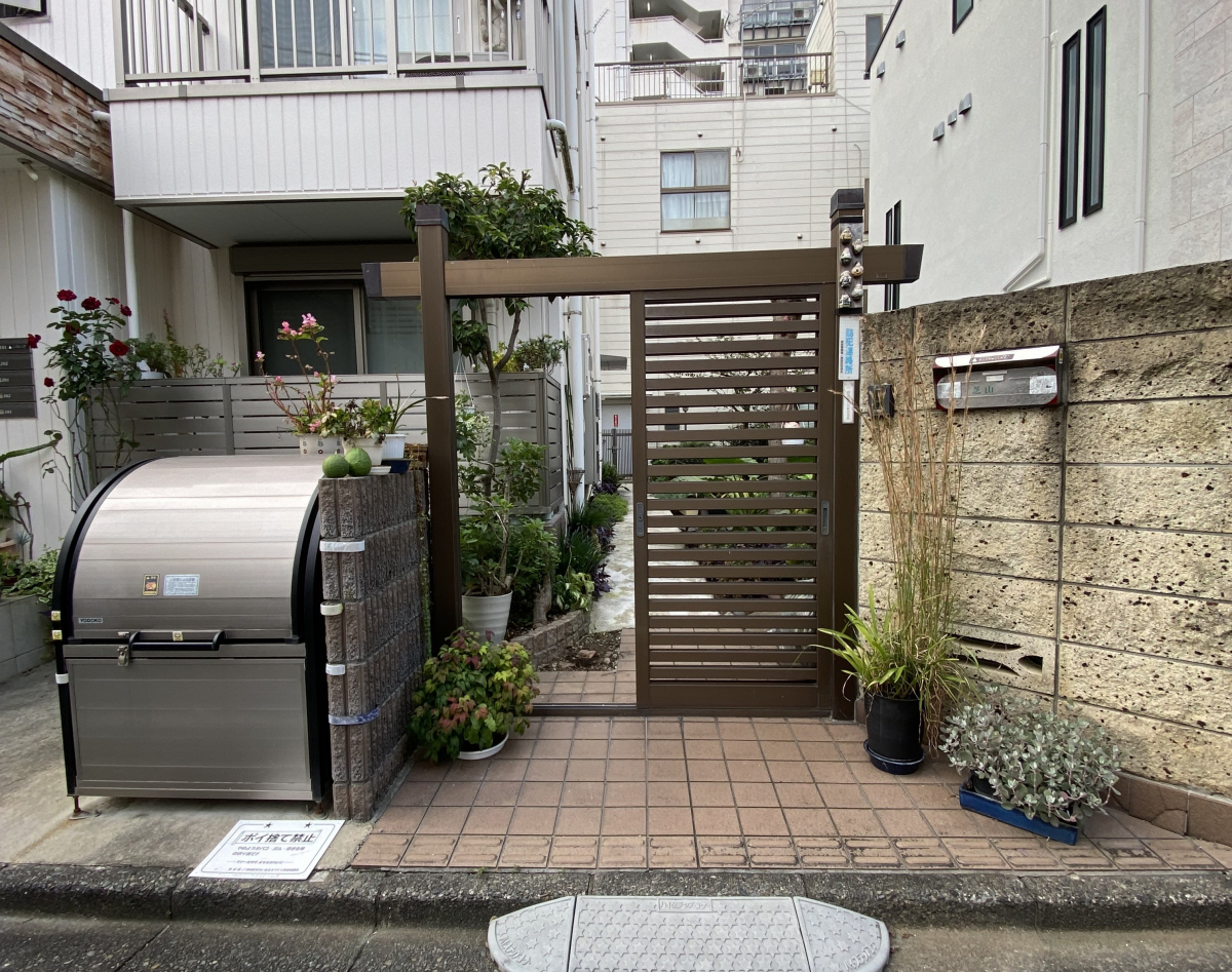 Riformaさいたま店の門扉・フェンス工事の施工前の写真1