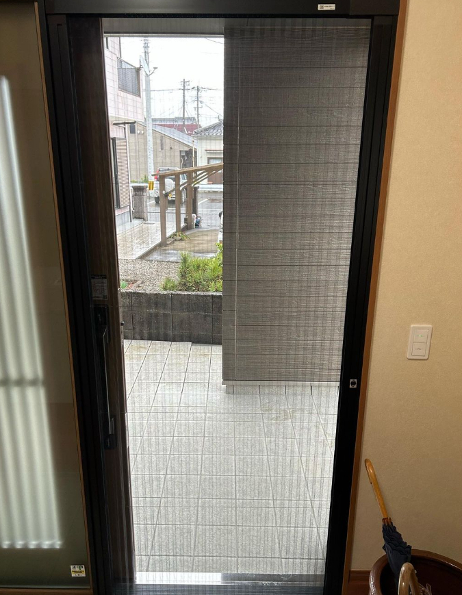 大野ガラス店の【西都市】玄関に網戸をつけましたの施工後の写真1