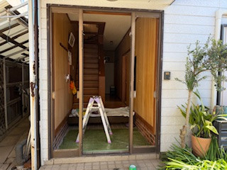 マルシンコミュニティー 松戸の開きドアから引き戸への施工後の写真1