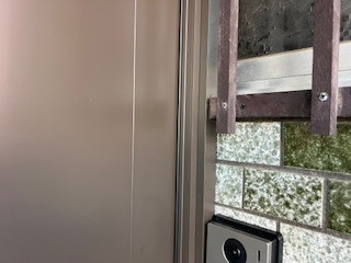 マルシンコミュニティー 松戸の新しい玄関引き戸へ('◇')ゞの施工後の写真2