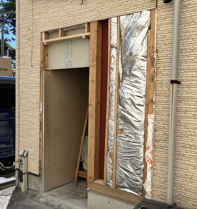 クリエイトの■ 住居専用の玄関がない悩みを特注工事で解決!の施工前の写真2