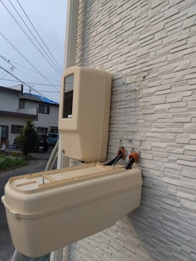 クリエイトの■ 台風被害で外れたメーターボックスを修復!の施工前の写真1