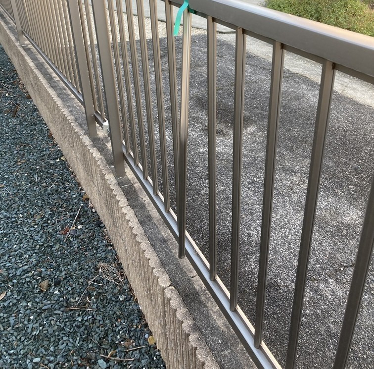 クリエイトの子育て世帯必見！壊れたフェンス交換で安心と快適を取り戻しました ✨の施工前の写真1