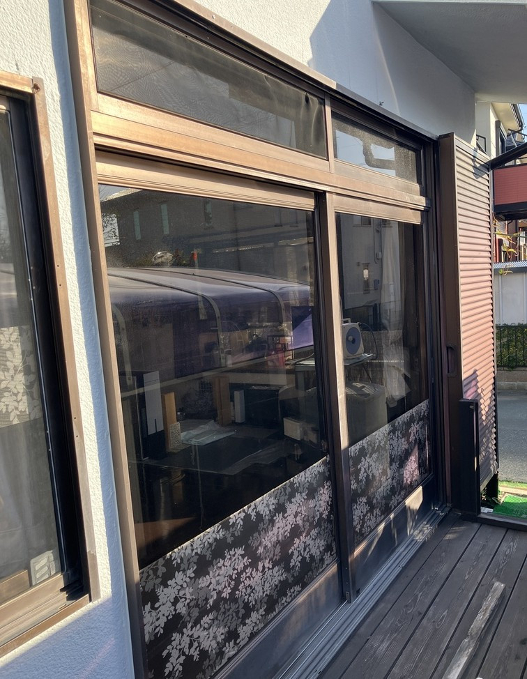 クリエイトの「大きな窓が開かない!? 外付けサッシで快適に」の施工前の写真1