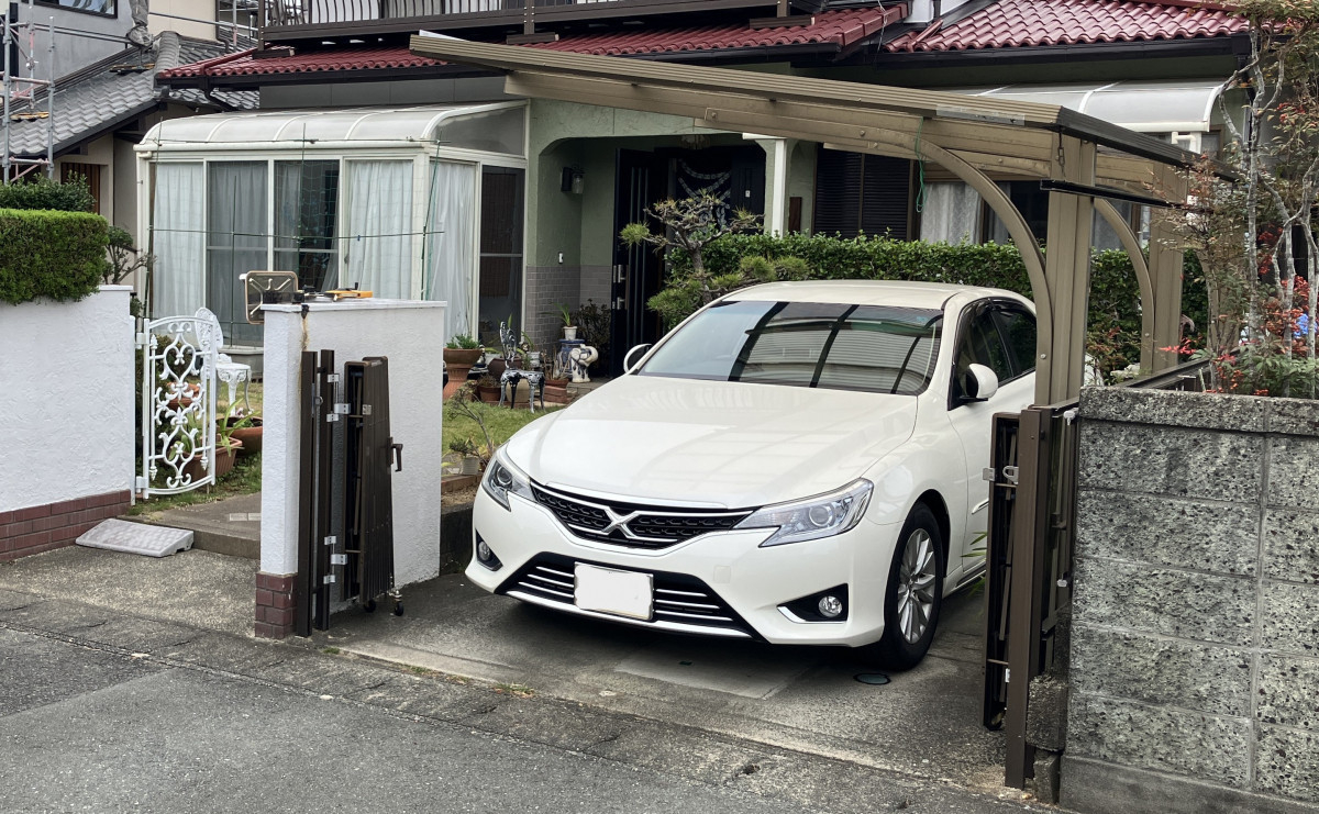 クリエイトの古いカーポートを一新！ご夫婦が実感した毎日の快適動線リフォームの施工前の写真1