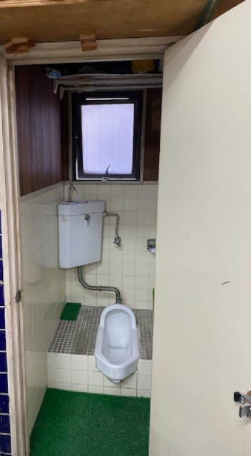 ＦＧの北名古屋市で和式から洋式へ！快適トイレリフォーム事例の施工前の写真1