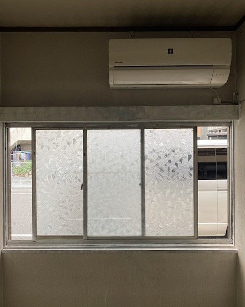 ＦＧの引き違い窓をFIX窓へ交換し、明るさと断熱性をアップの施工前の写真1