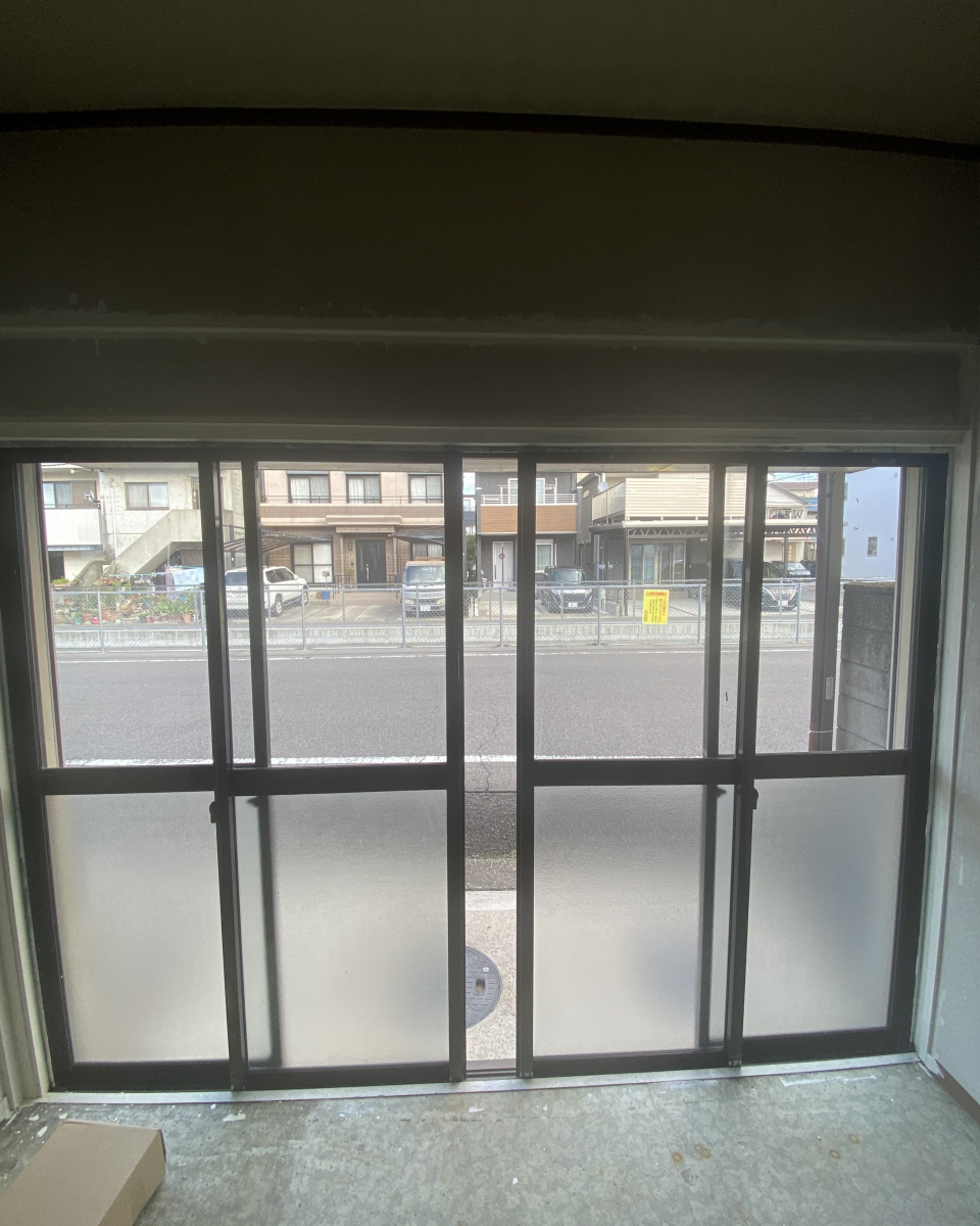 ＦＧの窓を見直して快適空間へ。4枚建から2枚建への交換事例の施工前の写真1