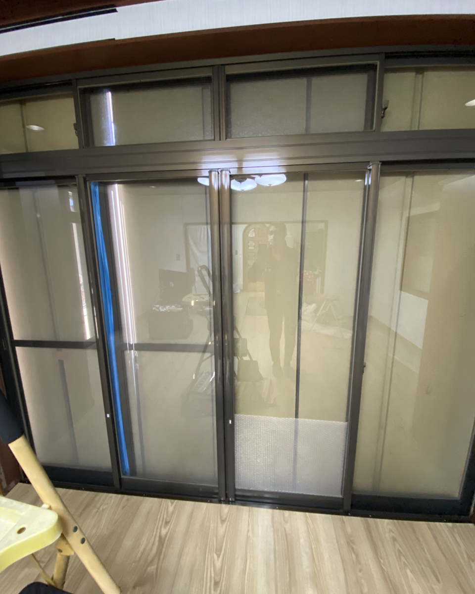 ＦＧの大開口でも快適に！4枚引き違い窓に内窓施工の施工前の写真1