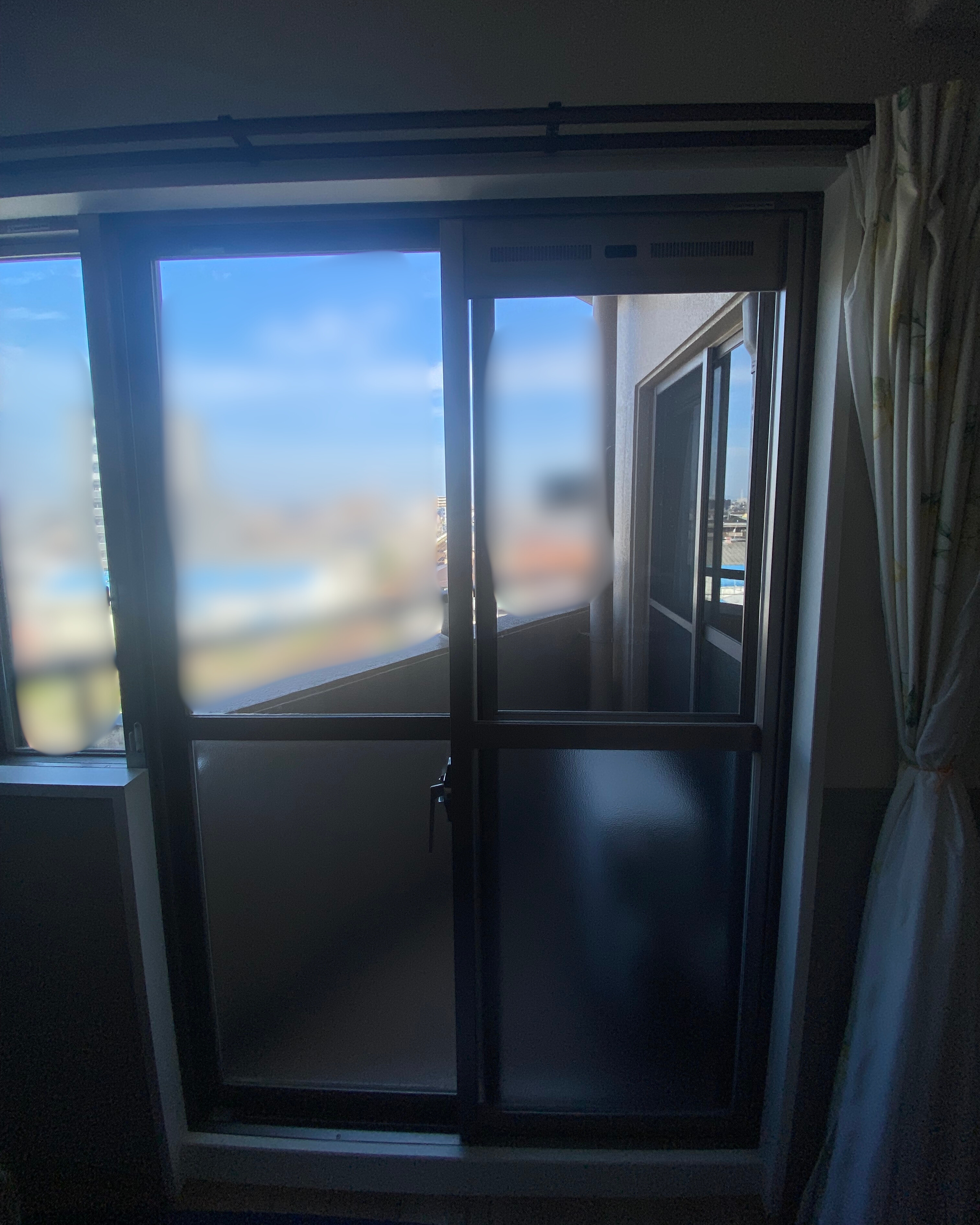 ＦＧの玄関はきだし窓 内窓施工で寒さ対策の施工前の写真1