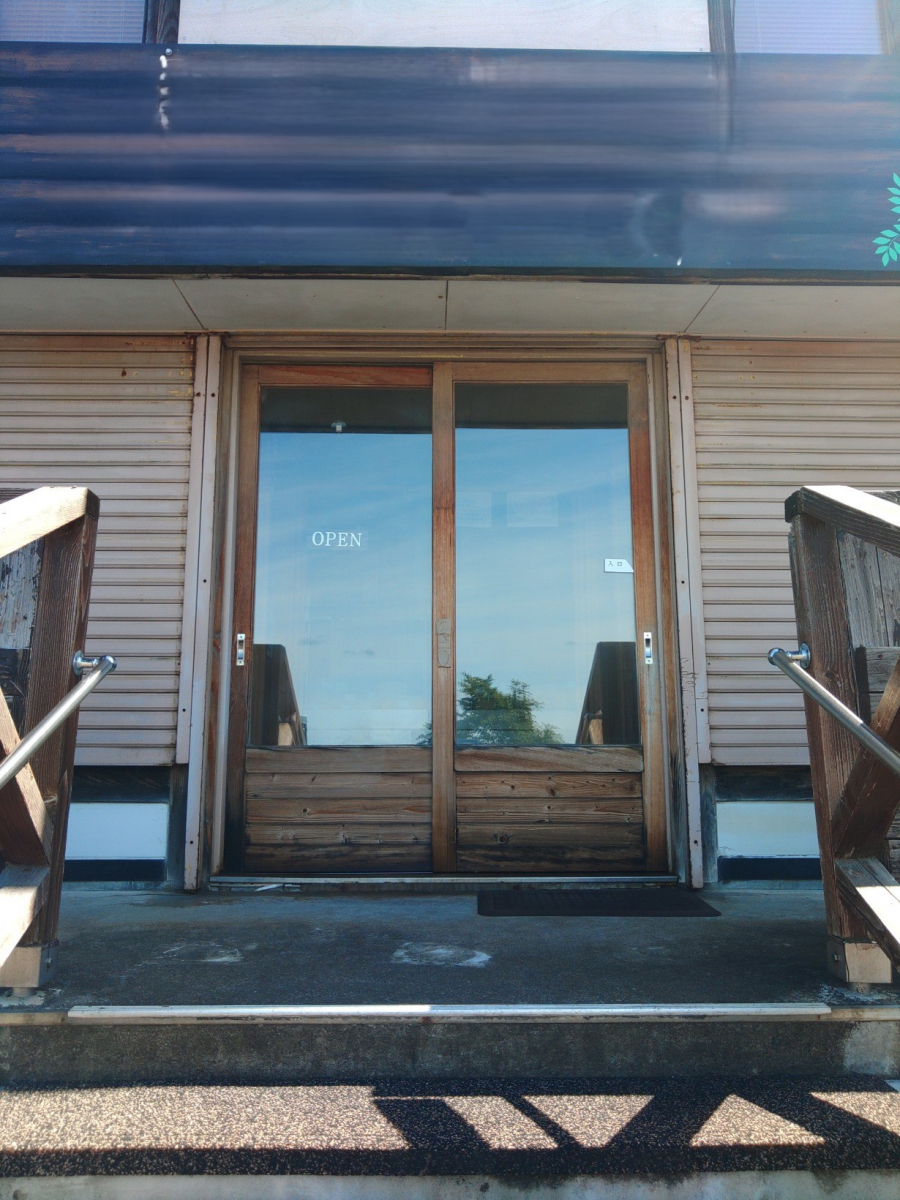 北海道アルミハウス産業の出入口引き戸取替の施工前の写真1