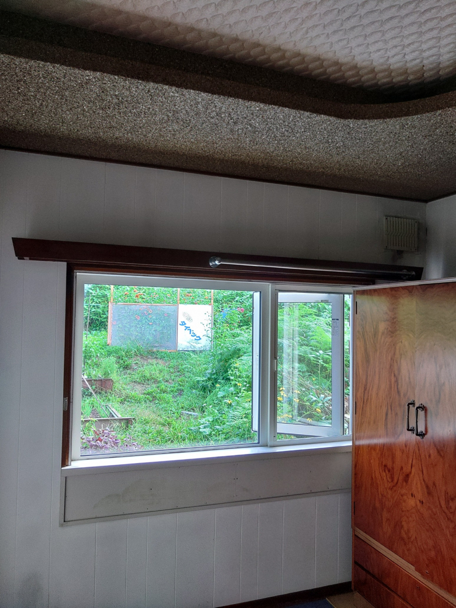 北海道アルミハウス産業の内窓取付の施工前の写真1