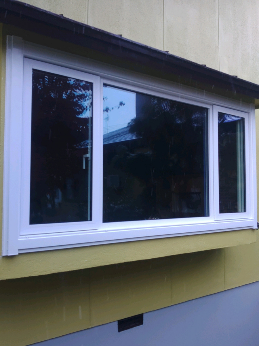 北海道アルミハウス産業の断熱サッシ取替工事の施工後の写真1