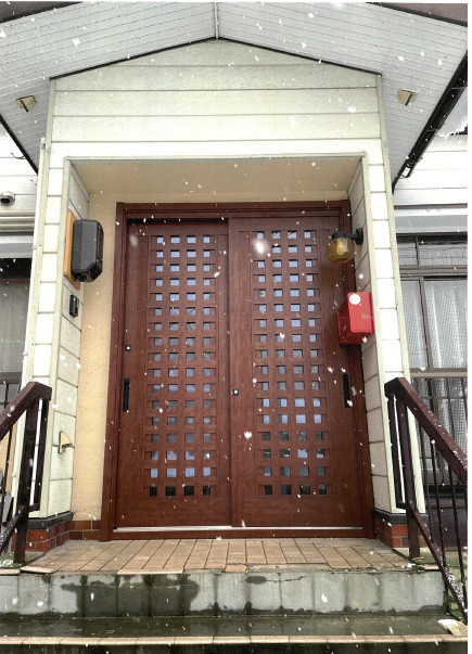 オカムラ産業の【施工例】玄関ドア交換　リシェントP18型の施工後の写真1