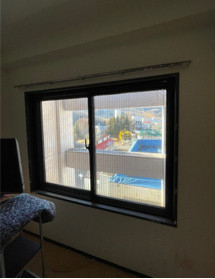 オカムラ産業の【施工例】インプラス＜引違い戸・白枠＞の施工前の写真1