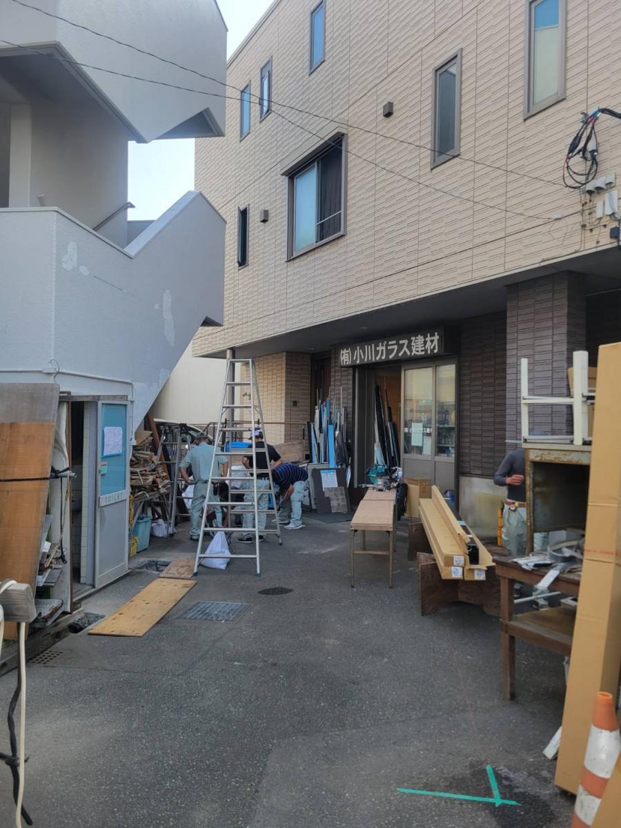 小川ガラス建材のカーポート新規施工の施工前の写真1