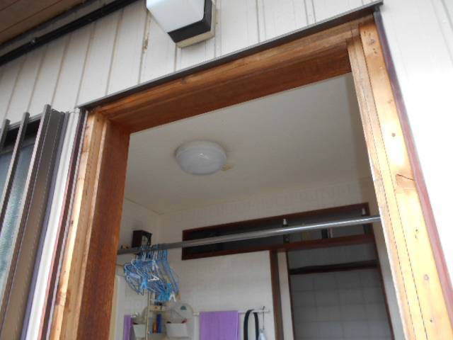 サッシセンターフジイ 名古屋西店の勝手口ドア取替工事／愛知県江南市の施工前の写真3